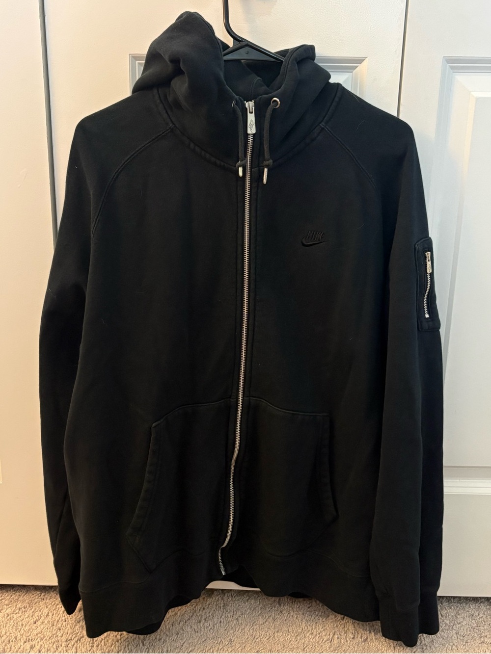 Nike Men’s Black Zip-Up Hooded Sweatshirt